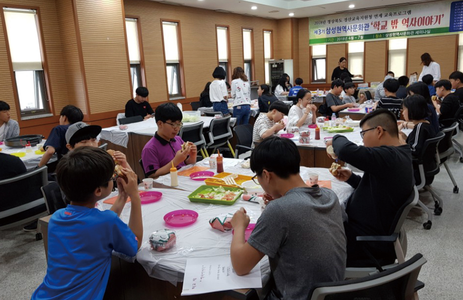 제 3기 학교 밖 역사이야기 3회차 중등부 체험 사진